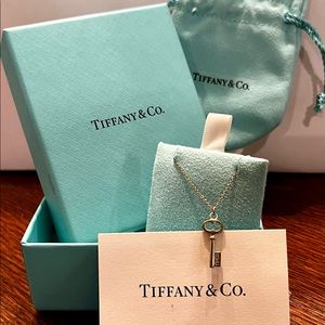 Tiffany & Co RETIRED 14’ sterling silver mini key necklace BRAND NEW NEVER WORN